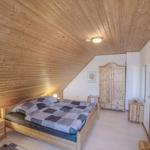 Schlafzimmer 1 mit Doppelbett...