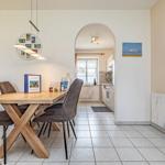 Esstisch mit 4 Stühlen und Platz für den Kinderhochstuhl...