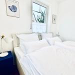 Schlafzimmer mit Nachttischlampen
