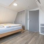 Im Obergeschoss befindet sich das große Elternschlafzimmer ......