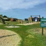 Spielplatz mit Rutsche, Schaukel und Sandbereich bei Helmklint Havn