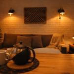 gemütlicher Wohn- Essbereich in der Abendstimmung