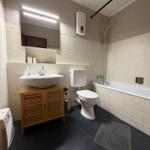 Badezimmer mit Duschwanne