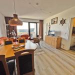 Wohnraum mit Zugang zur Küche