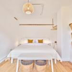 Helles, geräumiges Schlafzimmer