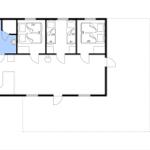 Apartment with four bedrooms, kitchen, and bathroom. Orientation with compass.