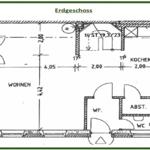 Erdgeschoss mit Wohnen, Küche, WC und Abstellraum.