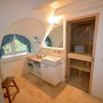 modernes Bad mit eigener Sauna