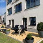 Villa Kehrwieder mit Terrasse, Garten und Pflanzen