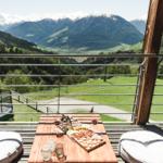 Traumaussicht mit hofeigenen Produkten