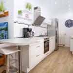 großzügige, komplett eingerichtete Küche