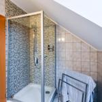 Bad mit Dusche oben