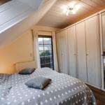 Schlafzimmer 2 oben mit Kleiderschrank