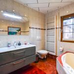 Bad mit Whirlpool unten