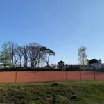 Tennisplatz von Göhren hinter den Dünen des Nordstrandes