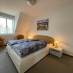 Schlafzimmer mit Doppelbett