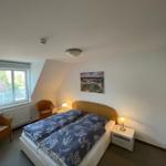 Schlafzimmer mit Doppelbett