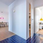 Wohnung mit Essbereich, Schlafzimmer und Waschmaschine