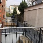 Weg vom Parkplatz zur Wohnungstür