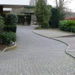 Zufahrt zum Parkplatz hinter dem Haus