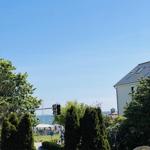 Haus mit Blick auf Meer und Himmel