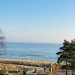 Strand/Promenade gegenüber des Hauses