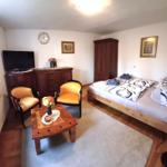 Wohn / Schlafzimmer mit Bett 1,60 m x 2,00 m