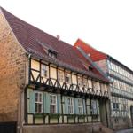 Unsere Fassade eingebettet in die Straßenzeile - der himmlische Hof