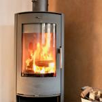 Gemütliches Feuer im Ofen