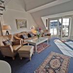 Wohnzimmer mit großem Süd-West-Balkon