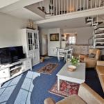 Wohnzimmer mit offener Küche