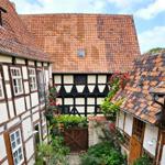 Idyllischer Innenhof- Blick aus dem Fenster