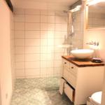 Komfortables Bad mit edlen Fliesen