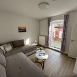 Wohnzimmer mit Zugang zur Terrasse