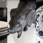 Teller mit Gabel, Elefantenfigur und blau-weißes Porzellan