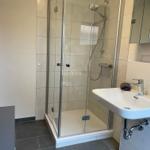 Dusche mit niedrigem Einstieg