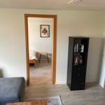 Wohnzimmer mit Zugang zum Kinderschlafzimmer