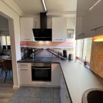 Küche wurde 2026 komplett renoviert. Moderner Dunstabzug mit Abluftsystem nach außen.