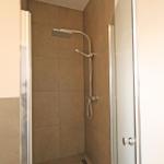 Badezimmer mit Dusche