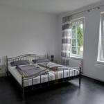 180 cm  breites Doppelbett ( 2 Matratzen)