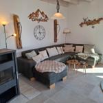 offener Wohnbereich mit Kamin