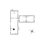 Erdgeschossplan mit Schlafzimmer, zwei Schlafzimmern und Bad. Mit Kompassrose.