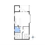Wohnung mit zwei Schlafzimmern, Küche und Bad. Flur mit Treppe nach oben.