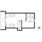 Erdgeschossplan mit Schlafzimmer, Bad und Treppe zur oberen Etage.