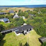 Moderne Villa mit Garten und Blick aufs Meer