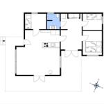 Wohnung mit Küche, Bad und drei Schlafzimmern mit Betten.