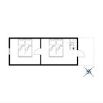 Zwei Schlafzimmer mit Schlafgelegenheiten und Treppe zur Unterkunft.