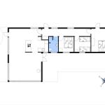 Gesamtplan mit Küche, Bad und drei Schlafzimmern mit Betten.