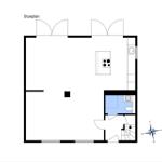 Stueplan zeigt Wohn- und Küchenbereich mit Bad und Treppe.