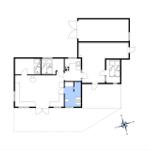 Wohnung mit drei Schlafzimmern, Küche und Bad. Orientierung mit Kompass.